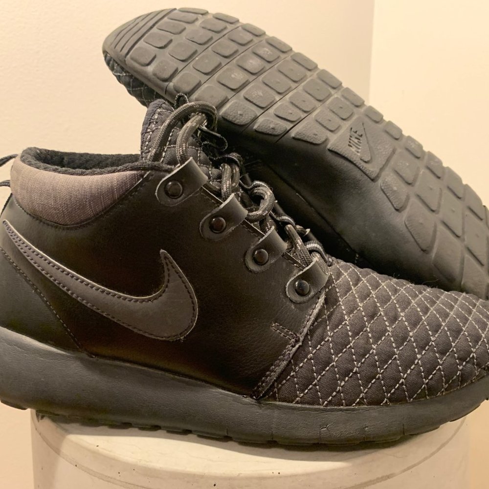 Nike Roshe One Mid Winter Kids' Shoe Black/Grey 807575-002 (6.5Y) - Picture 2 of 5